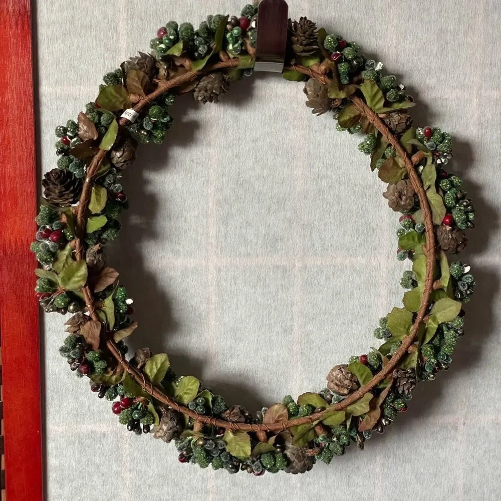 Christmas Wreath Shimmering Green w/Pinecones & Cranberries